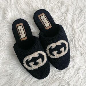 Gucci Shearling Interlocking G Womens Eileen
Slippers 38.5 Black Butterscotch